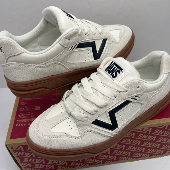 Vans Men’s Upland
Suede Marshmallow/Gum
VN000D250VM Sneakers - Picture 11 of 16